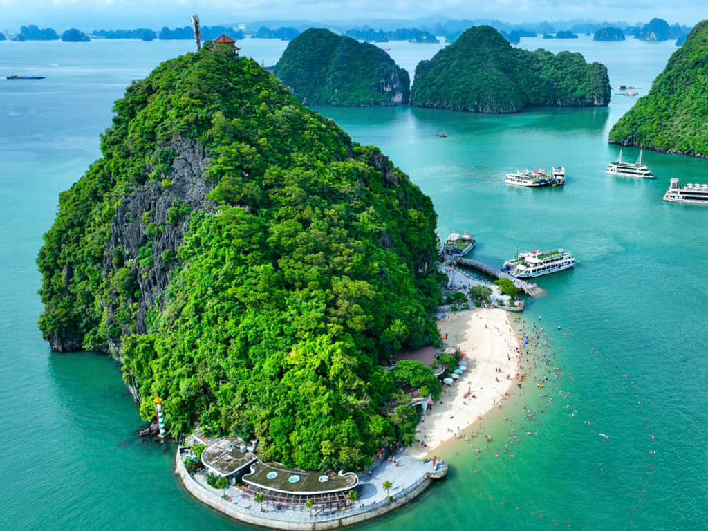 1view-titop-island-aurora-halong-cruises