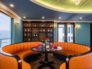 Restaurant- Aurora Halong Cruises