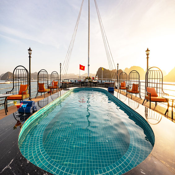 pool.Aurora-halongcruise-sundeck-565