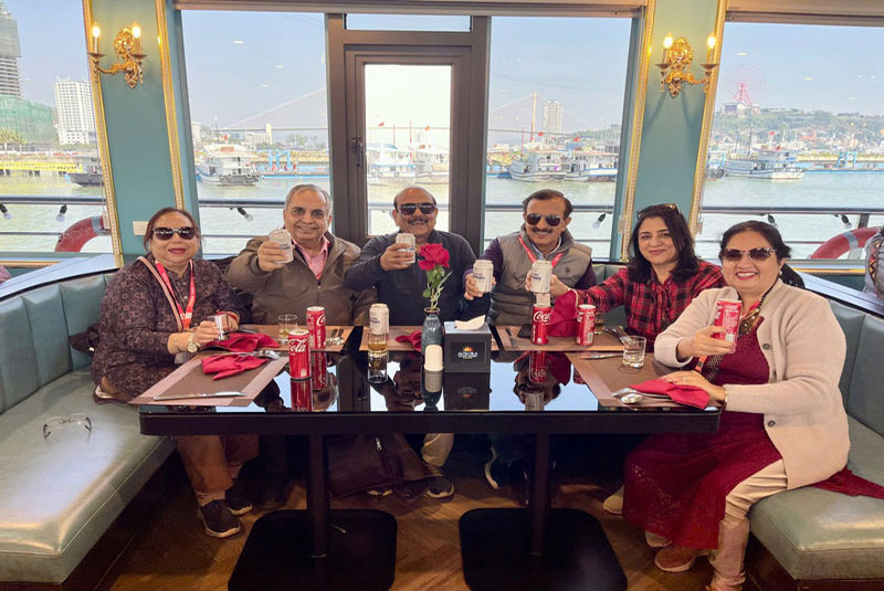 khách - aurora - tiệc tất niên 