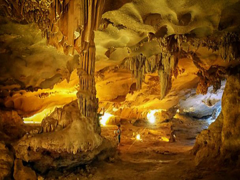Thien Canh Son Cave Bai Tu Long Bay View