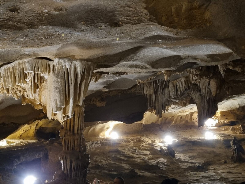 Thien Canh Son Cave Bai Tu Long Bay View